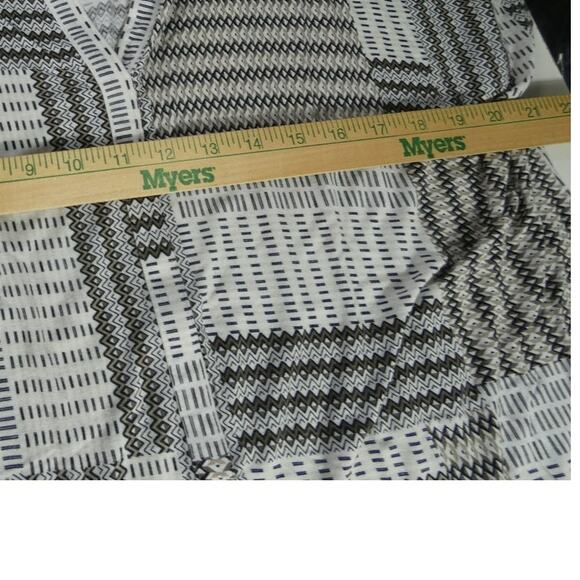 Dana Buchman XL Blouse V-Neck Rayon Geometric Design Casual Artsy Festival - Picture 6 of 8